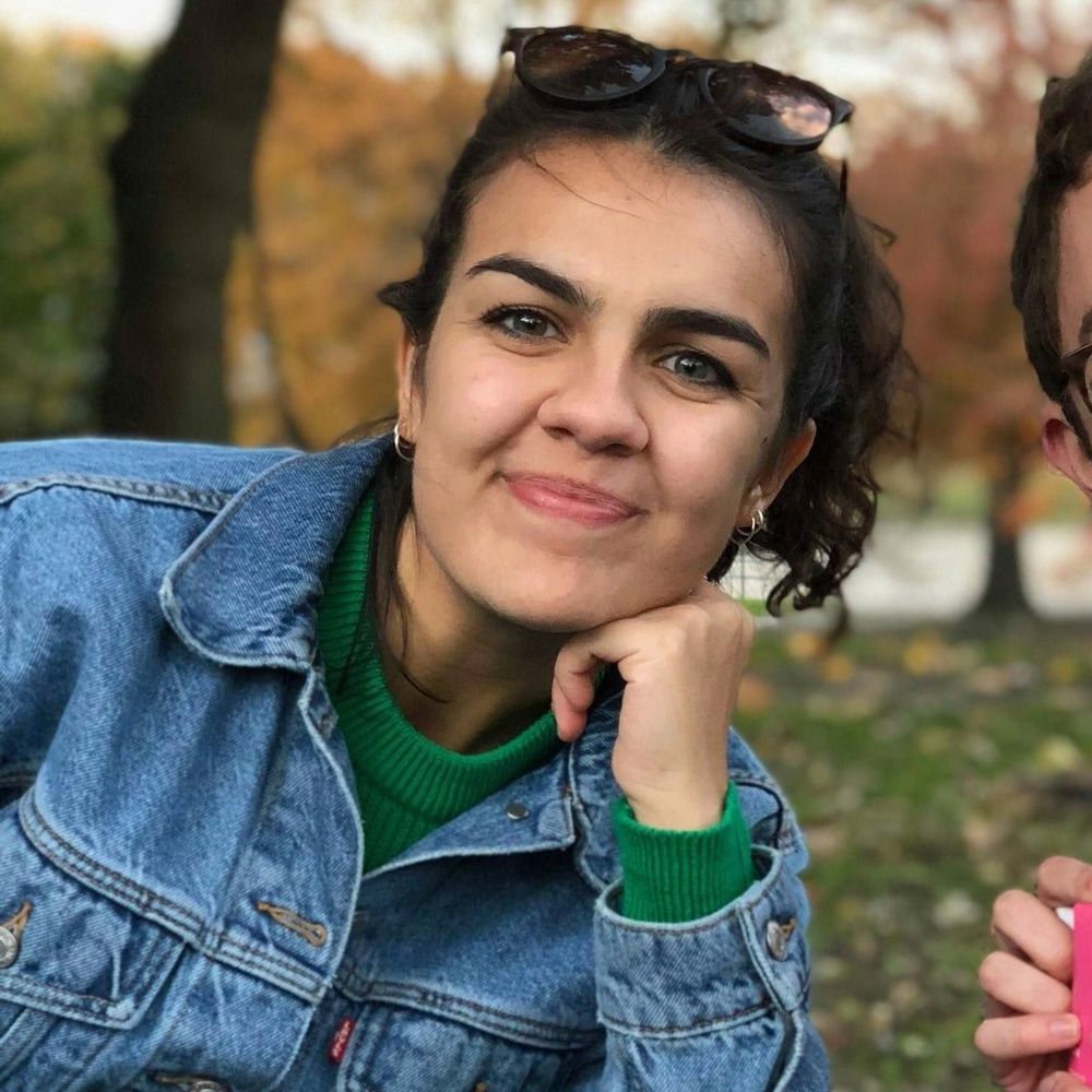 Meet your Posher, Parisa
